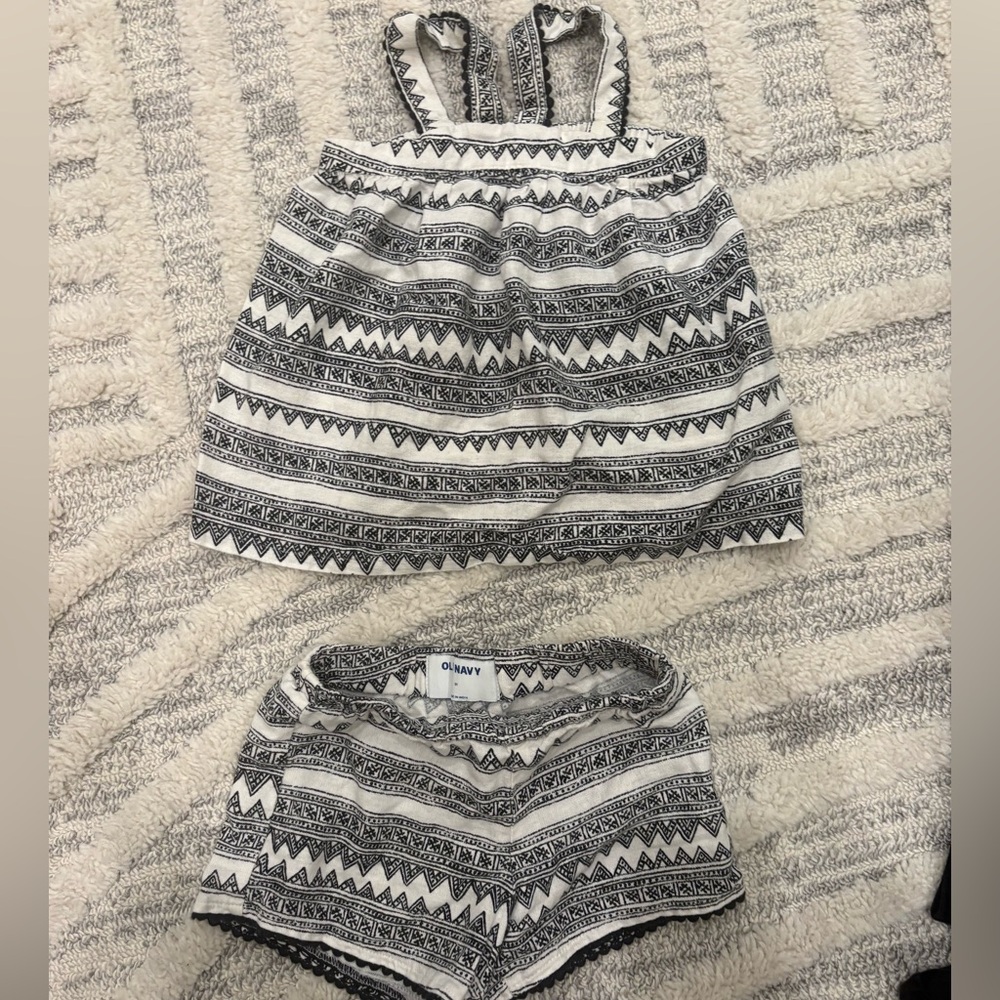 Old Navy White and Black Printed Girls Matching Tank Top & Shorts Set